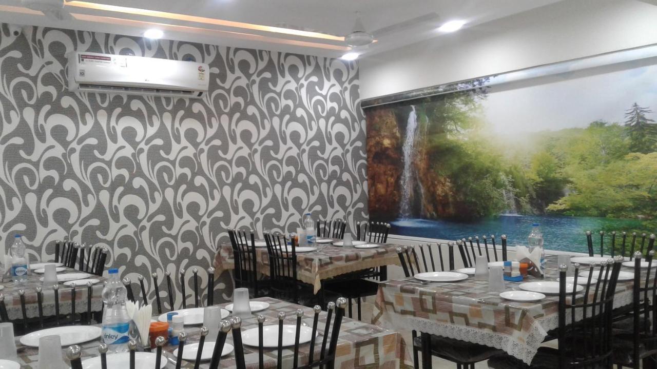 尼雷酒店 Dwārka 外观 照片