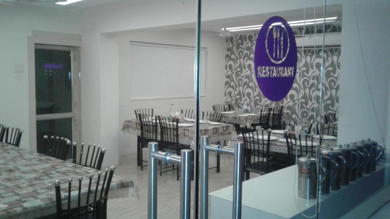 尼雷酒店 Dwārka 外观 照片